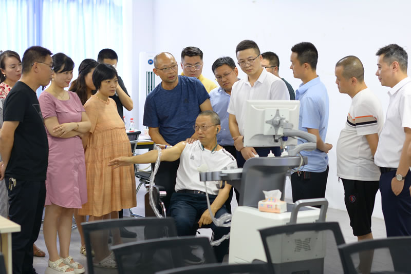 綿陽市、江油市醫(yī)療領(lǐng)航者蒞臨我司，共繪健康未來新篇章！3.jpg